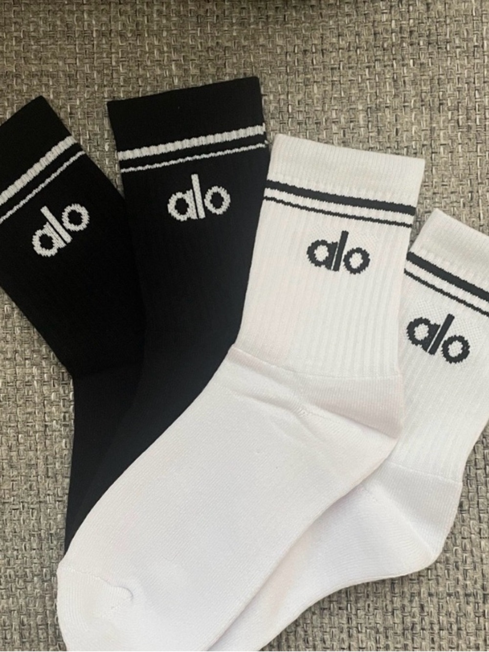 2 pack ALO Yoga throwback half crew socks new